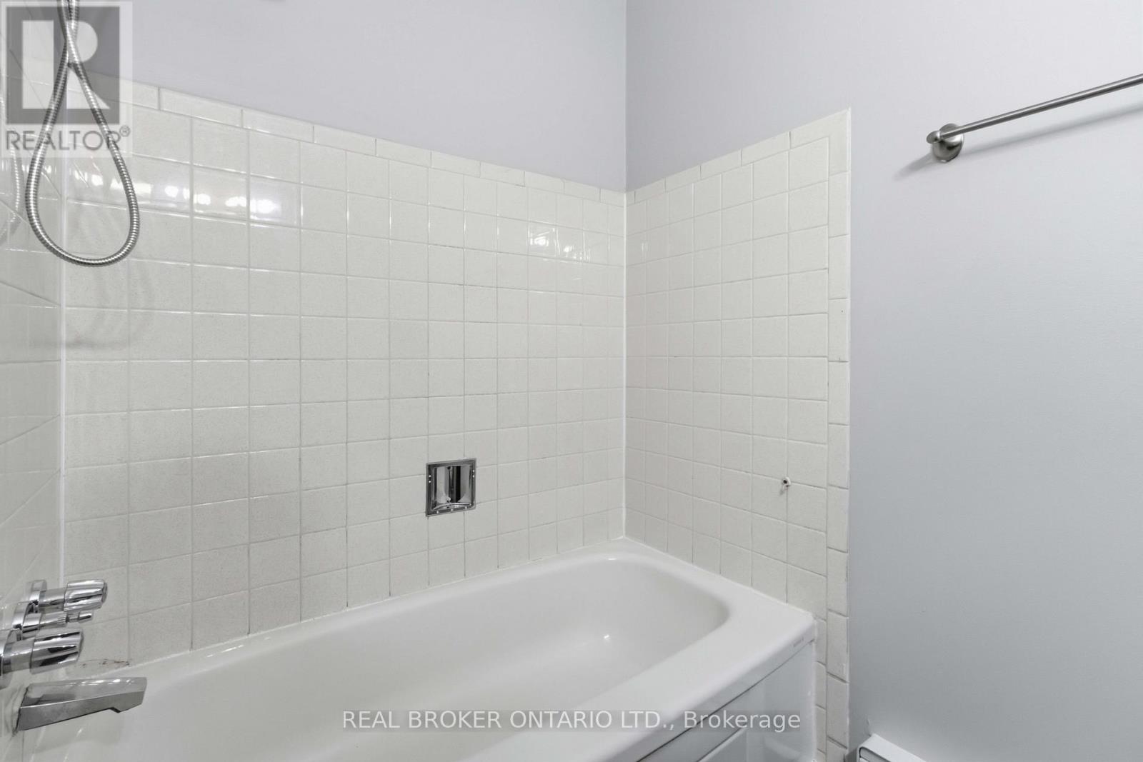 Main - 1306 Valley Drive, Oshawa, Ontario  L1J 7J7 - Photo 11 - E13102804