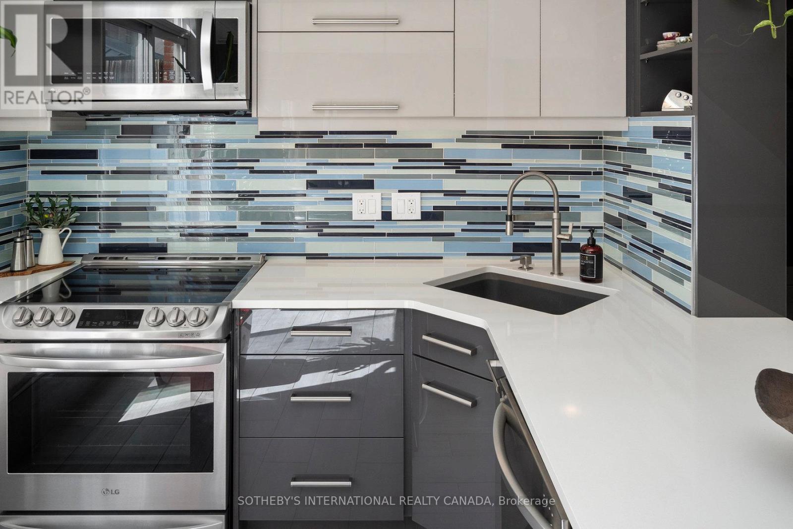30 Michael Power Place, Toronto, Ontario  M9A 5G9 - Photo 14 - W12701306