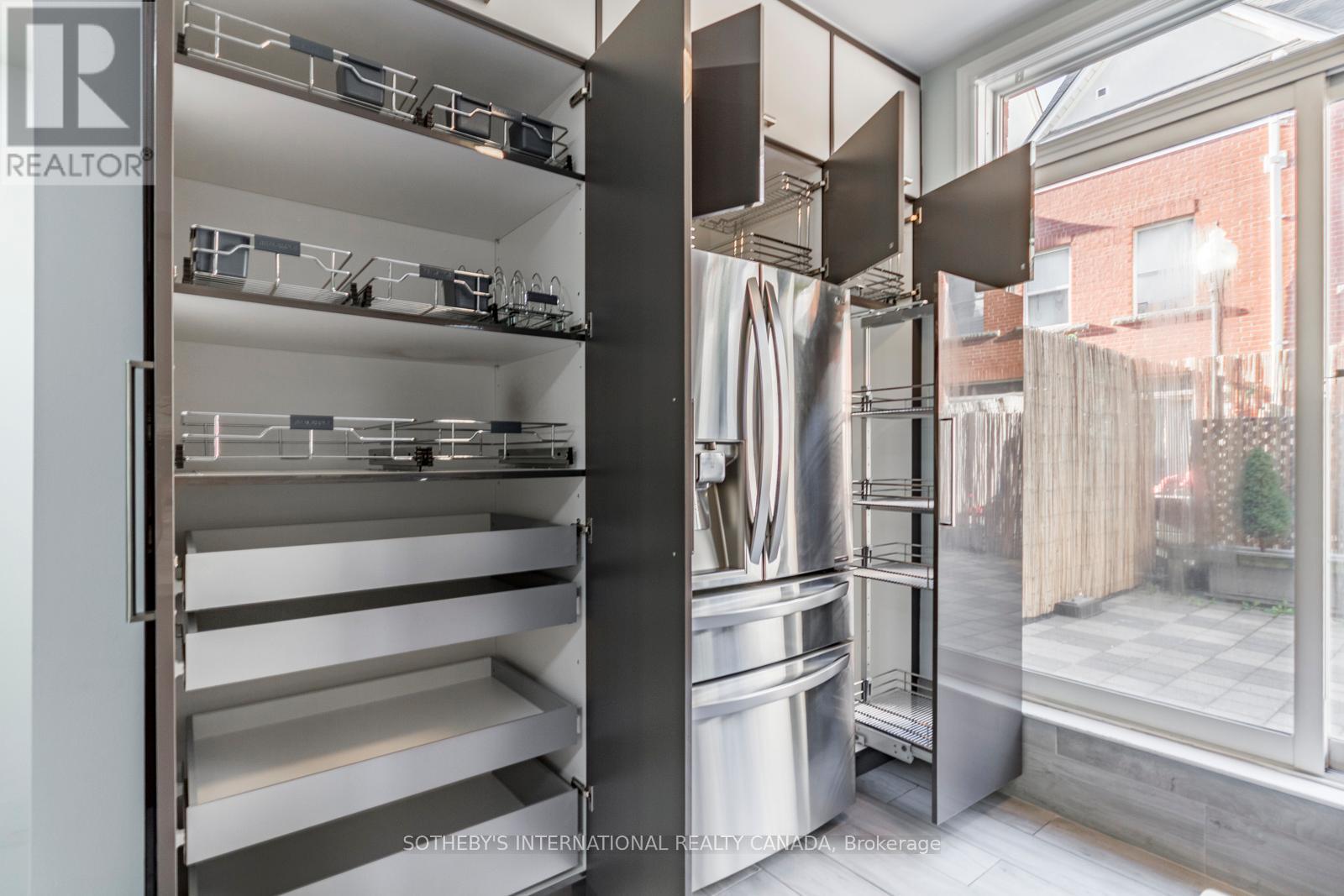 30 Michael Power Place, Toronto, Ontario  M9A 5G9 - Photo 19 - W12701306