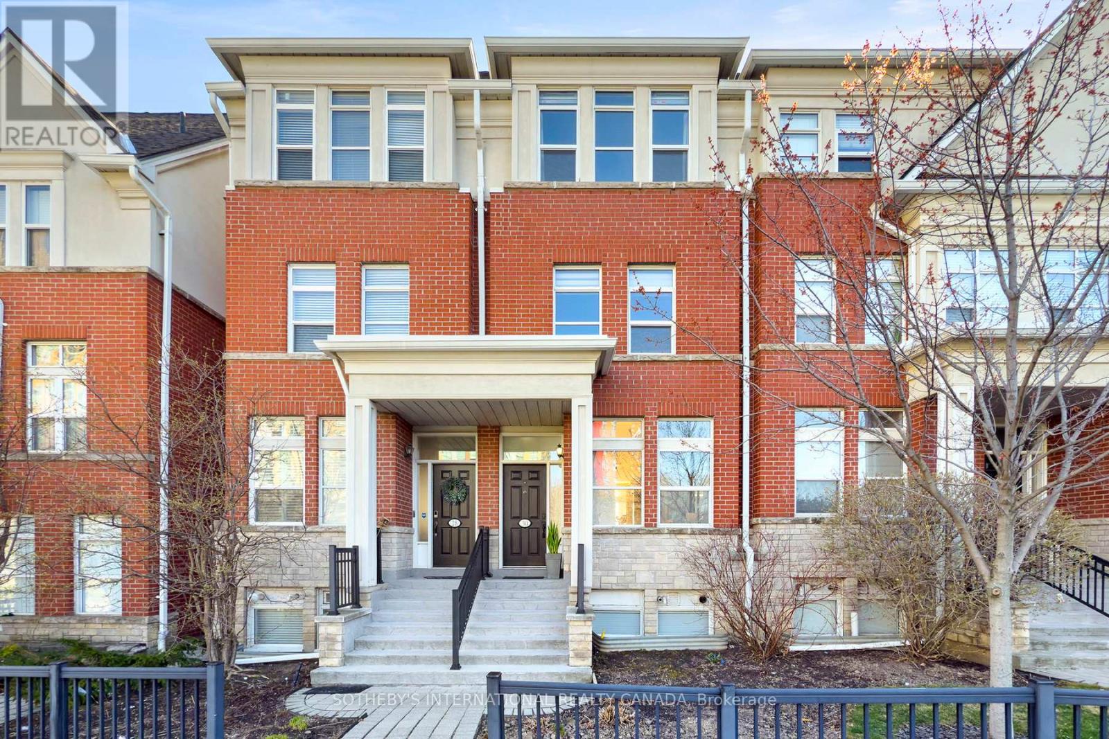 30 Michael Power Place, Toronto, Ontario  M9A 5G9 - Photo 2 - W12701306