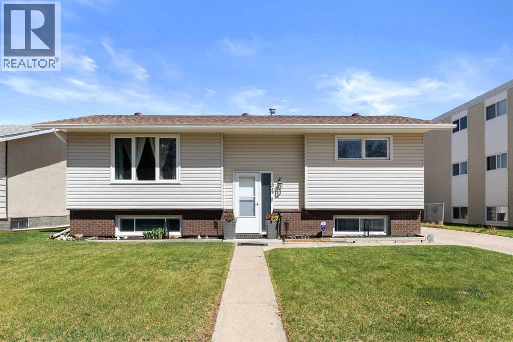 34 Campbell Crescent Se, Medicine Hat, Alberta  T1B 1J8 - Photo 1 - A2308601