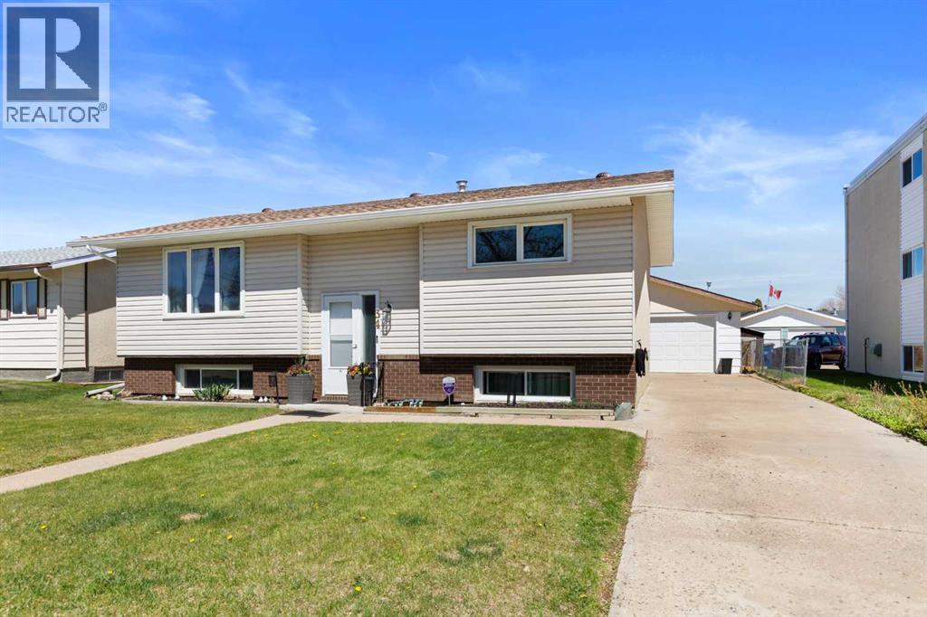 34 Campbell Crescent Se, Medicine Hat, Alberta  T1B 1J8 - Photo 2 - A2308601