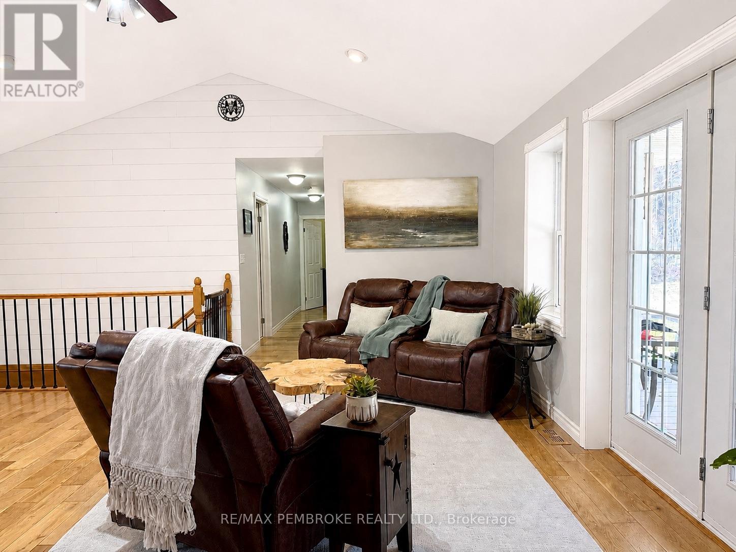 226 Eichstaedt Road, Petawawa, Ontario  K8H 2W8 - Photo 25 - X12940990