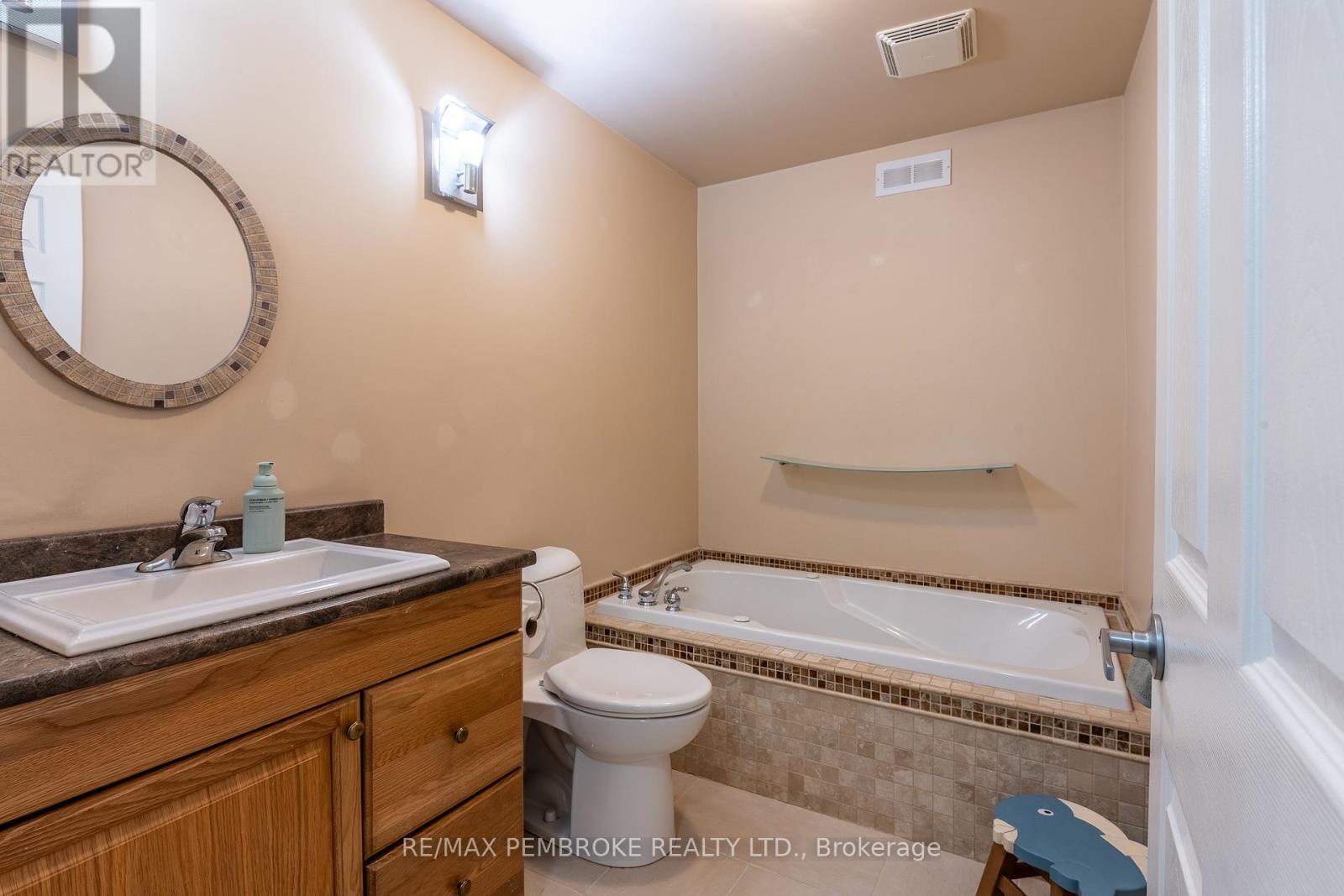 226 Eichstaedt Road, Petawawa, Ontario  K8H 2W8 - Photo 28 - X12940990