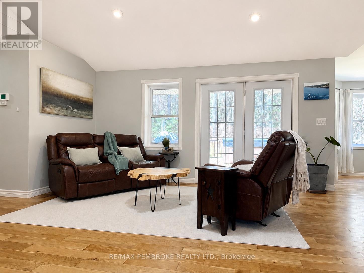 226 Eichstaedt Road, Petawawa, Ontario  K8H 2W8 - Photo 27 - X12940990