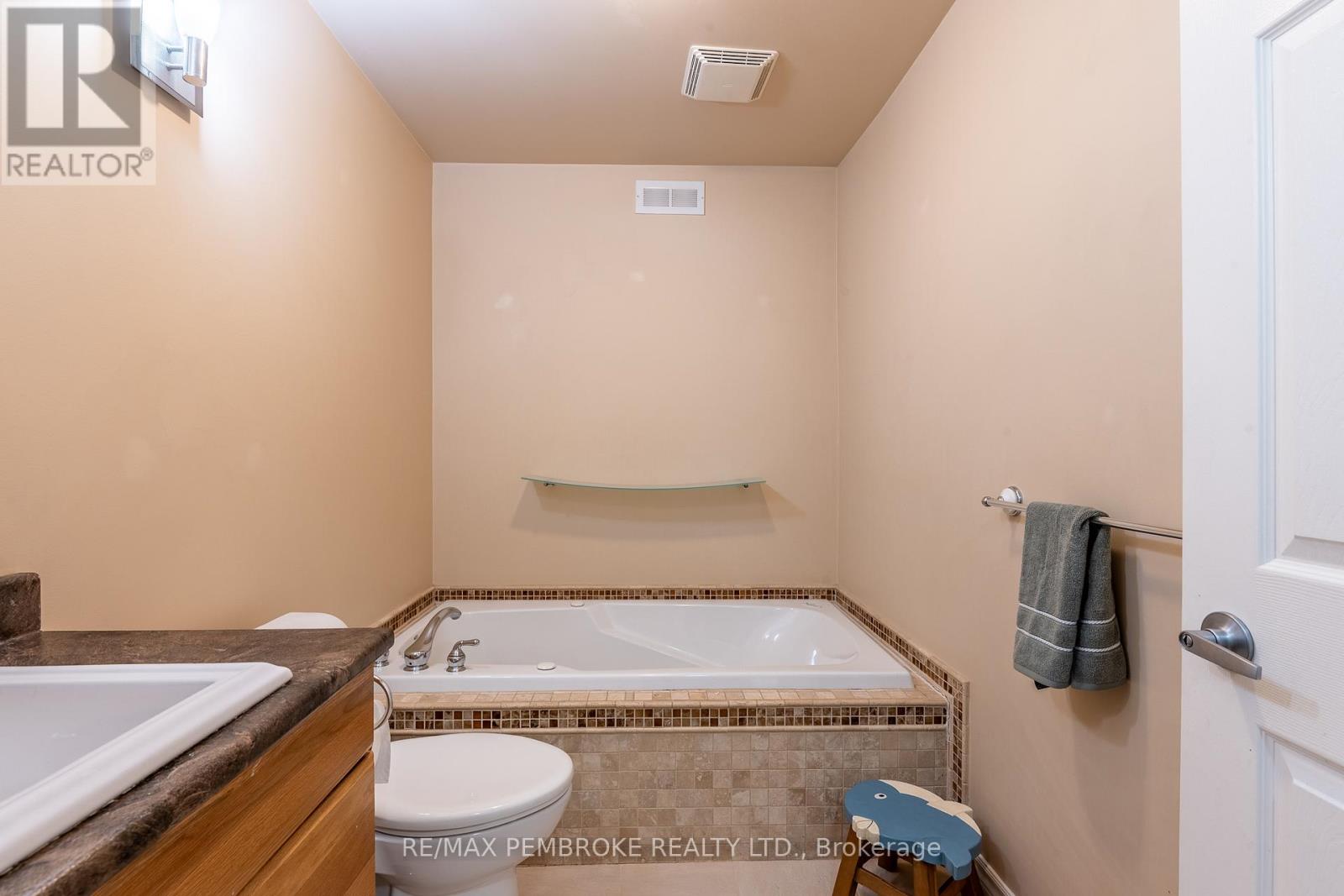 226 Eichstaedt Road, Petawawa, Ontario  K8H 2W8 - Photo 29 - X12940990