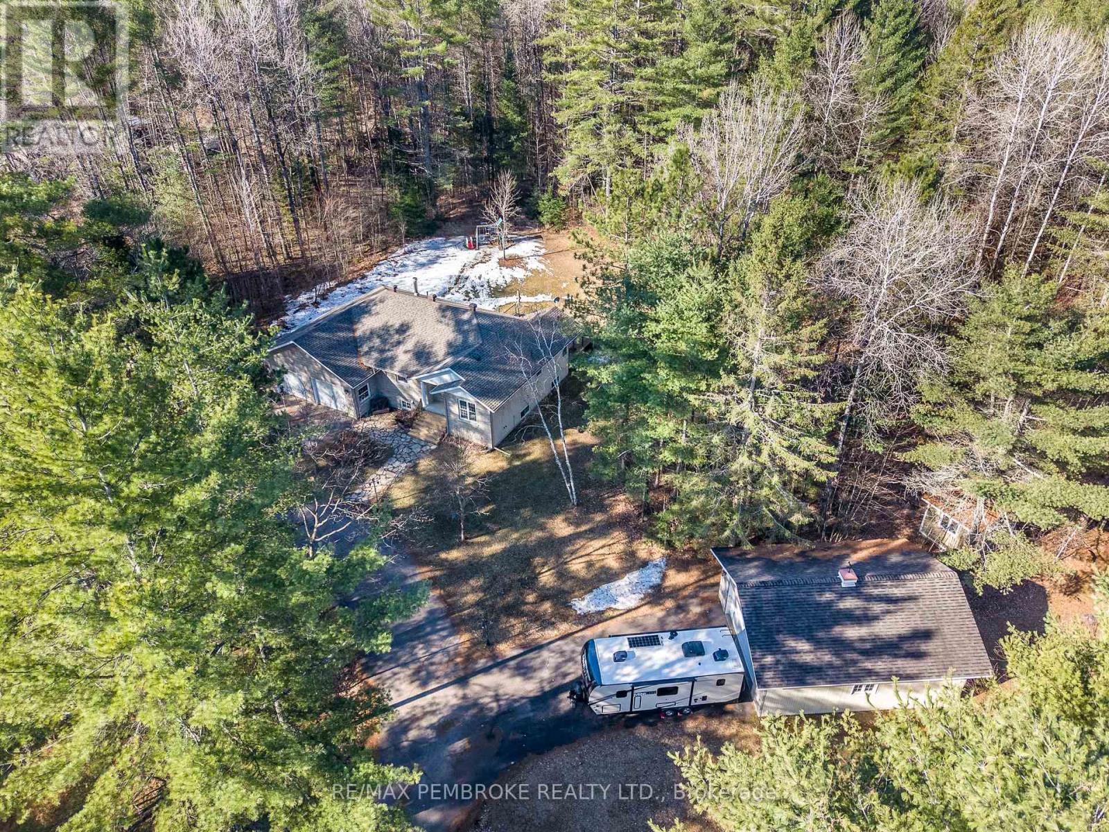 226 Eichstaedt Road, Petawawa, Ontario  K8H 2W8 - Photo 4 - X12940990
