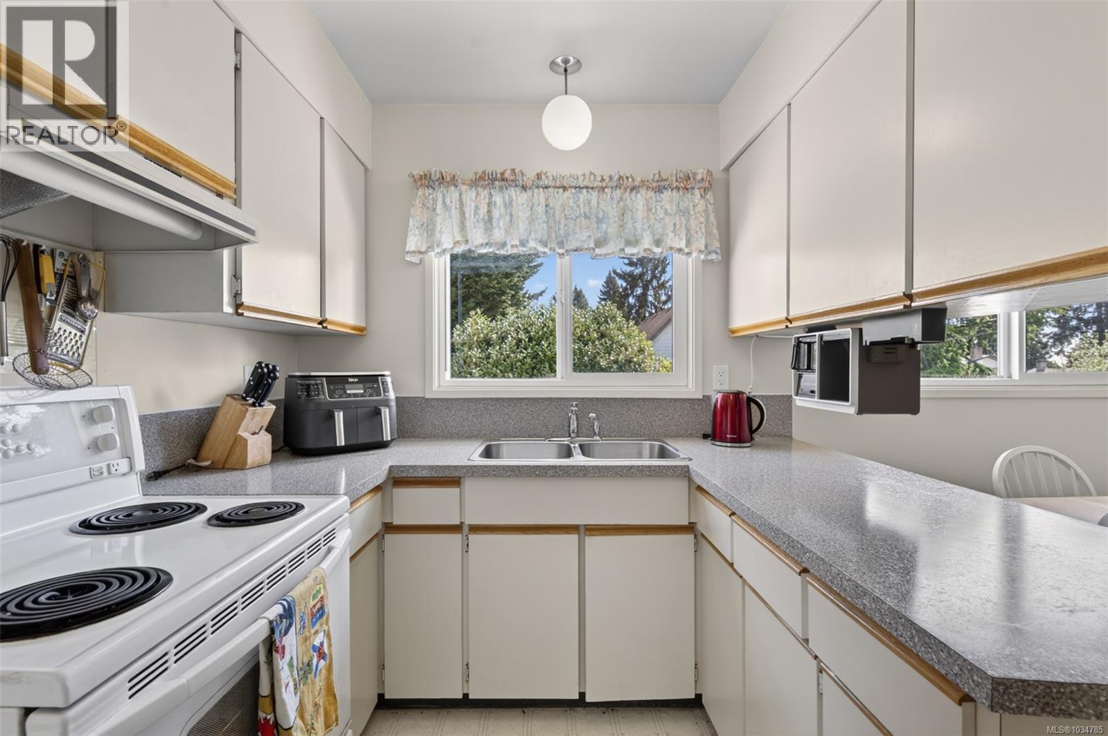7739 Bruce Gordon Pl, Central Saanich, British Columbia  V8M 1L6 - Photo 22 - 1034785