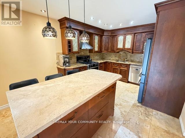 19 Roosevelt Drive, Richmond Hill, Ontario  L4C 6V1 - Photo 10 - N13102592