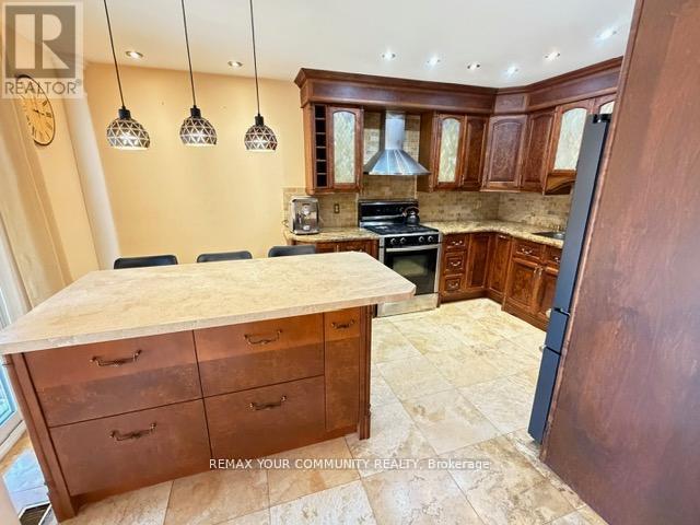19 Roosevelt Drive, Richmond Hill, Ontario  L4C 6V1 - Photo 11 - N13102592