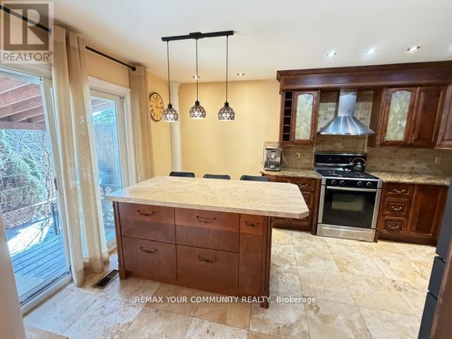 19 Roosevelt Drive, Richmond Hill, Ontario  L4C 6V1 - Photo 12 - N13102592