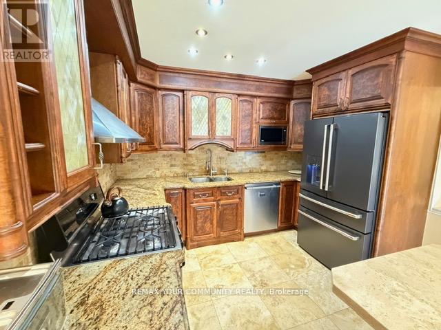 19 Roosevelt Drive, Richmond Hill, Ontario  L4C 6V1 - Photo 14 - N13102592
