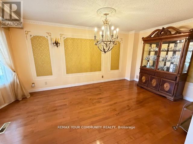 19 Roosevelt Drive, Richmond Hill, Ontario  L4C 6V1 - Photo 6 - N13102592