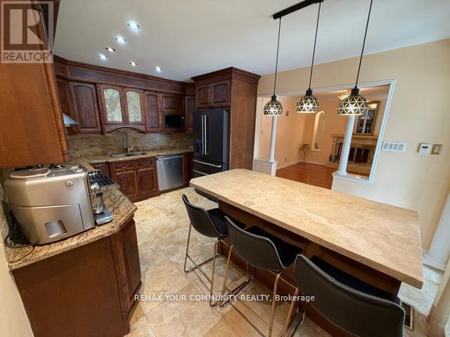 19 Roosevelt Drive, Richmond Hill, Ontario  L4C 6V1 - Photo 7 - N13102592