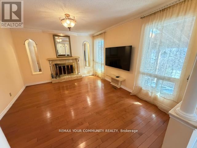 19 Roosevelt Drive, Richmond Hill, Ontario  L4C 6V1 - Photo 8 - N13102592