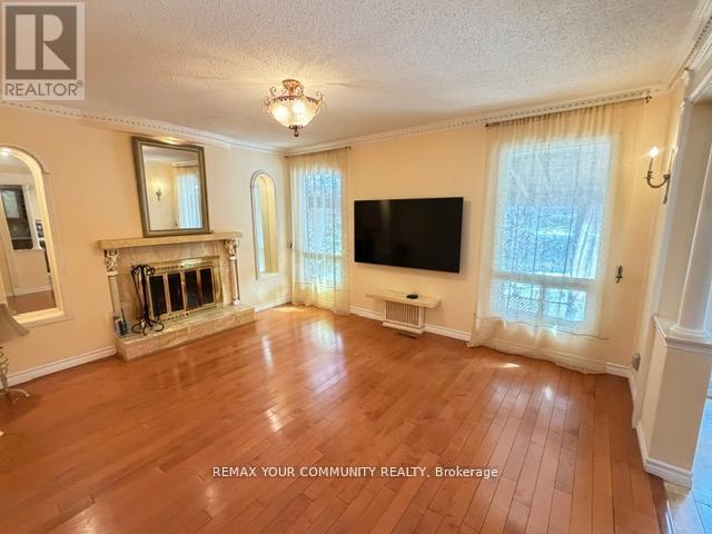 19 Roosevelt Drive, Richmond Hill, Ontario  L4C 6V1 - Photo 9 - N13102592