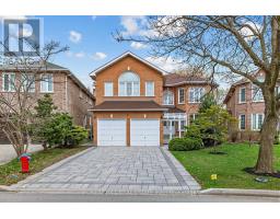 17 LADY LYNN CRESCENT, Richmond Hill, Ontario