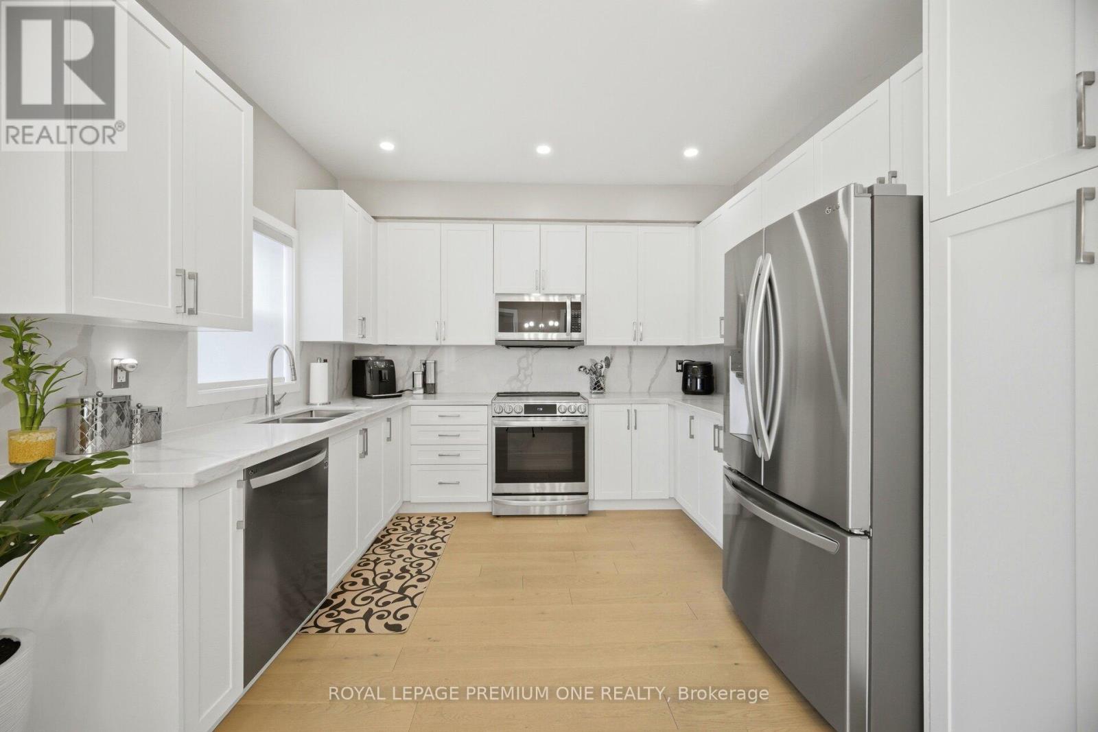 2 Hollywood Hill Circle, Vaughan, Ontario  L4H 2P7 - Photo 13 - N13102684
