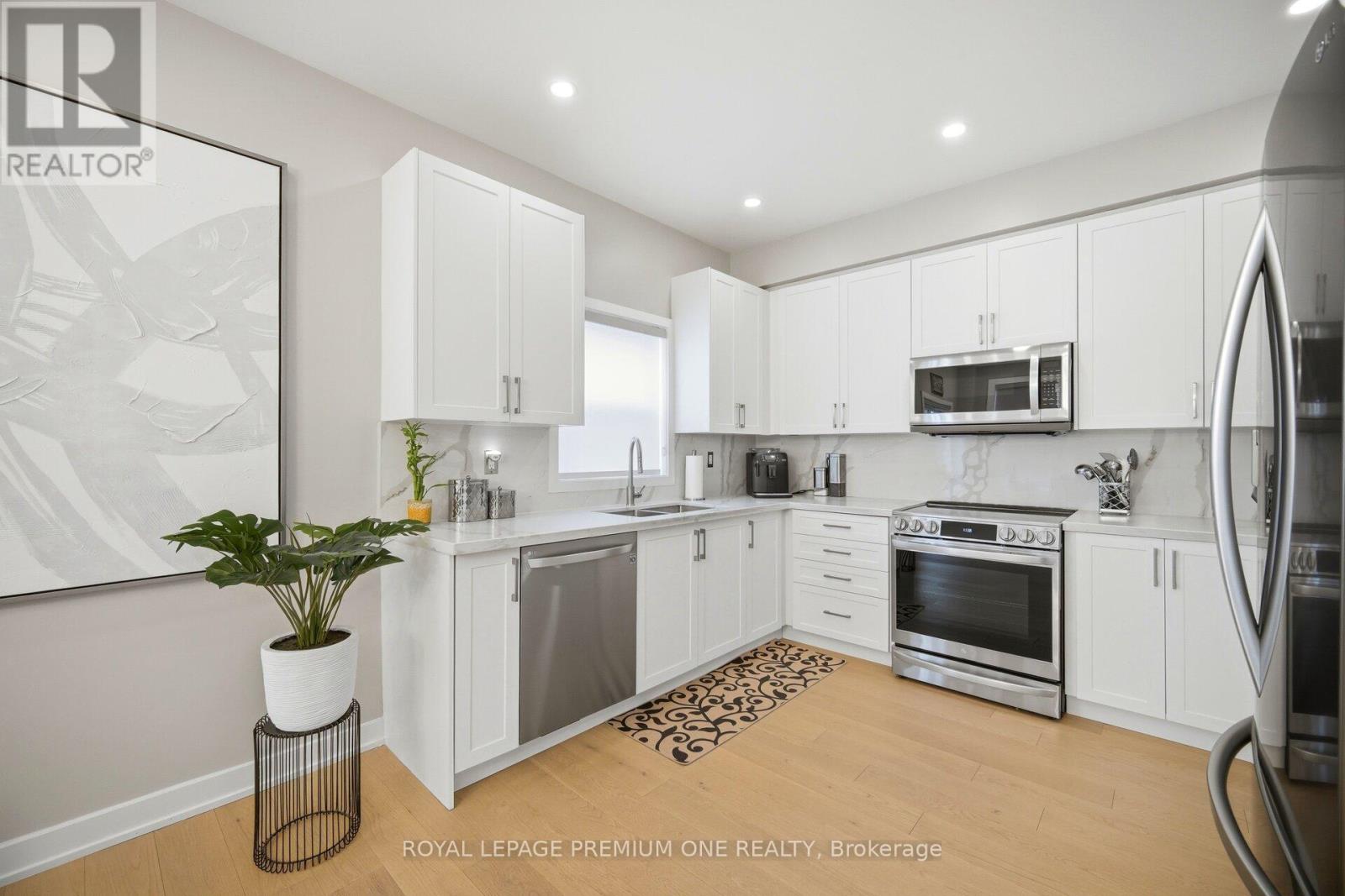 2 Hollywood Hill Circle, Vaughan, Ontario  L4H 2P7 - Photo 14 - N13102684