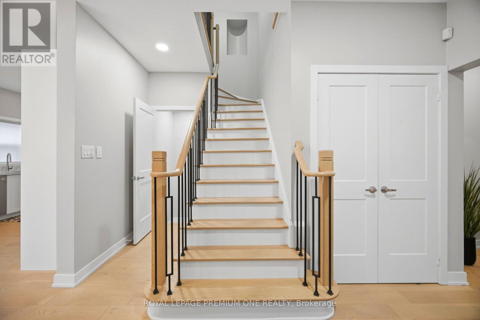2 Hollywood Hill Circle, Vaughan, Ontario  L4H 2P7 - Photo 17 - N13102684