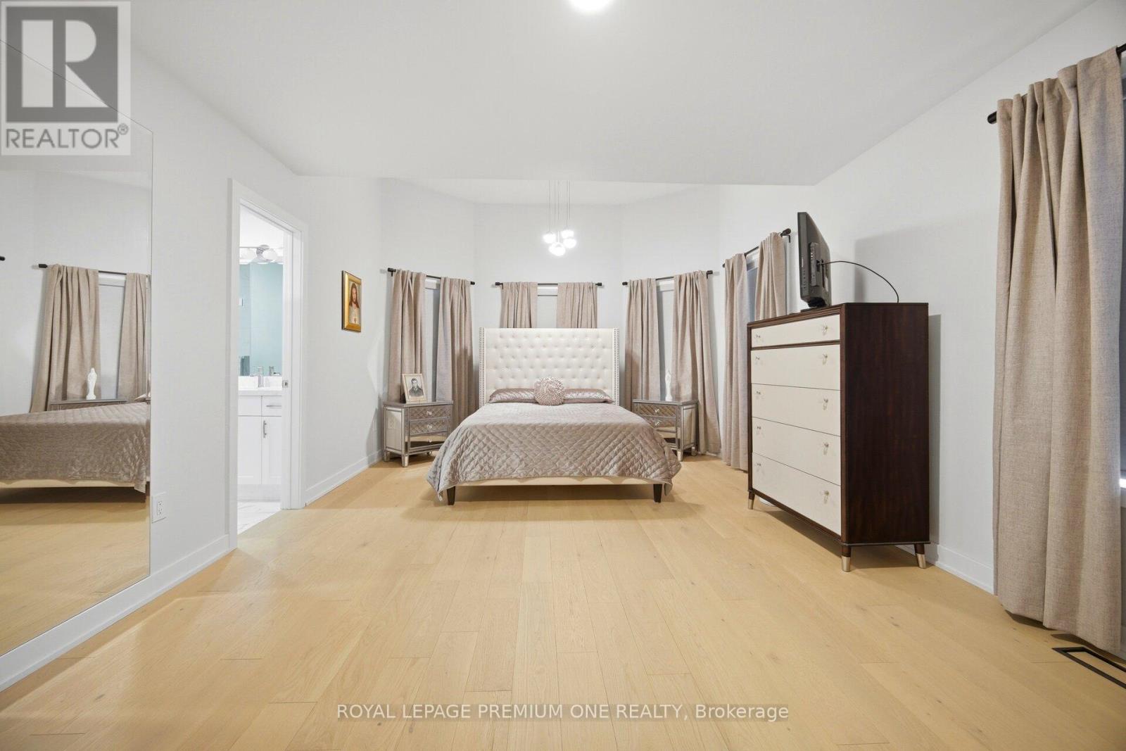 2 Hollywood Hill Circle, Vaughan, Ontario  L4H 2P7 - Photo 19 - N13102684