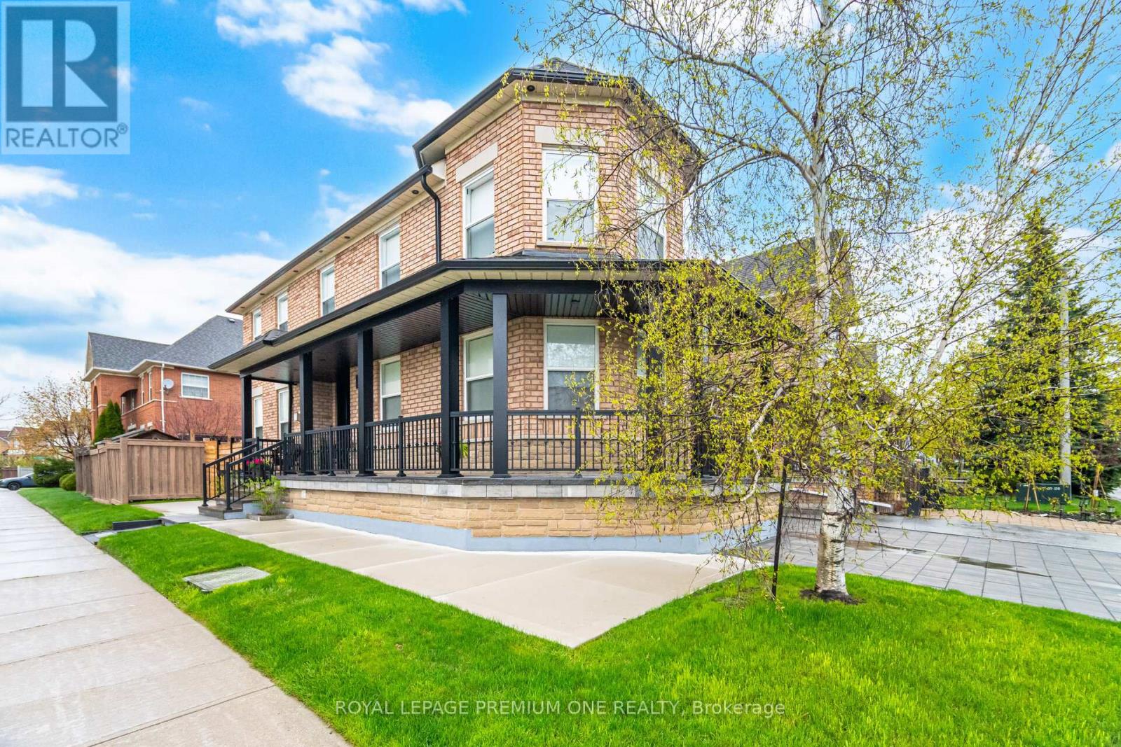 2 Hollywood Hill Circle, Vaughan, Ontario  L4H 2P7 - Photo 2 - N13102684