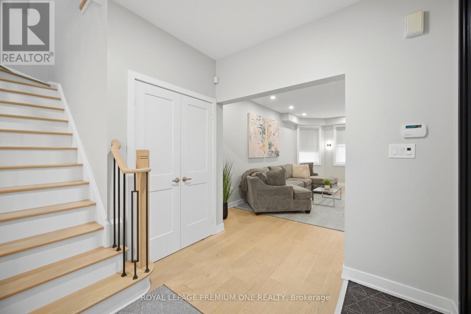 2 Hollywood Hill Circle, Vaughan, Ontario  L4H 2P7 - Photo 6 - N13102684