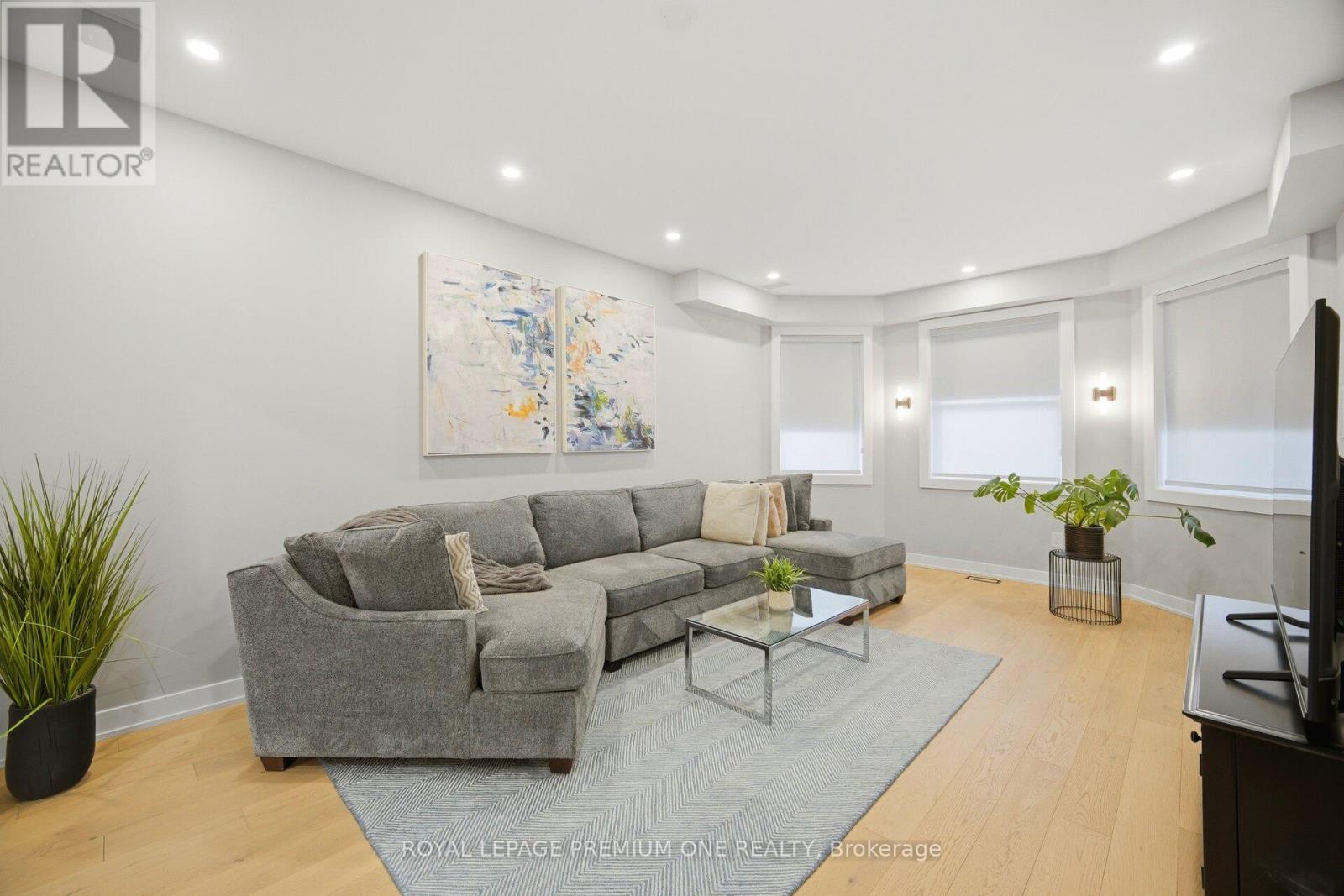 2 Hollywood Hill Circle, Vaughan, Ontario  L4H 2P7 - Photo 7 - N13102684