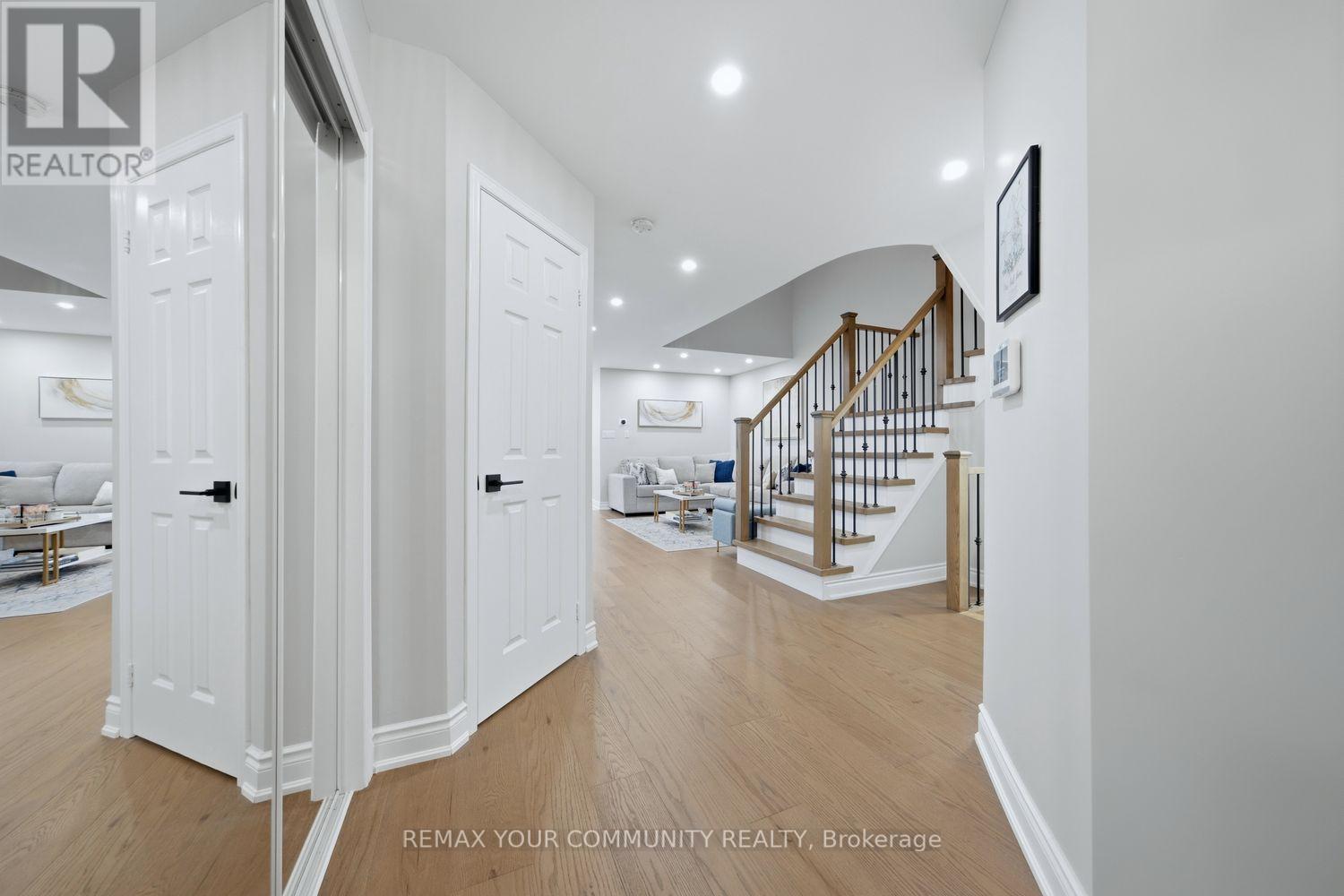 18 La Neve Avenue, Vaughan, Ontario  L4H 1N9 - Photo 5 - N13102714
