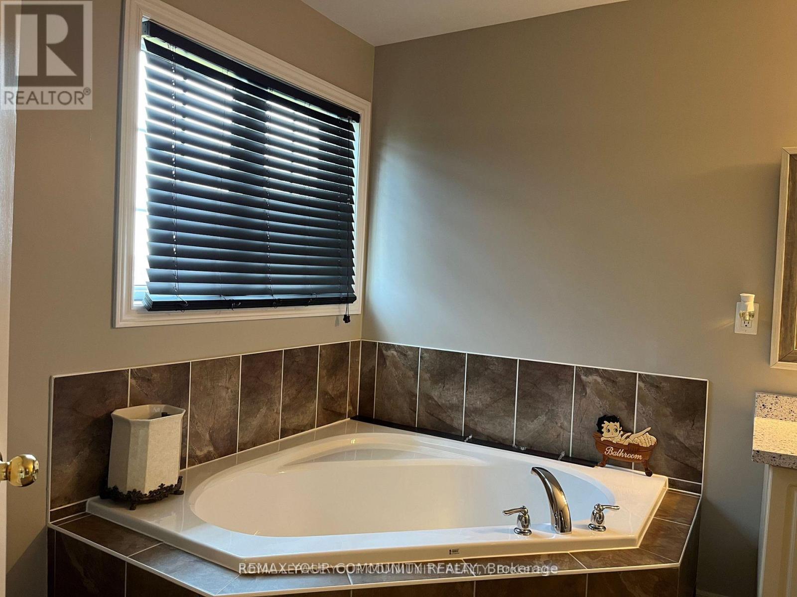 5 Sorgenti Drive, Vaughan, Ontario  L4H 3N7 - Photo 27 - N13102768