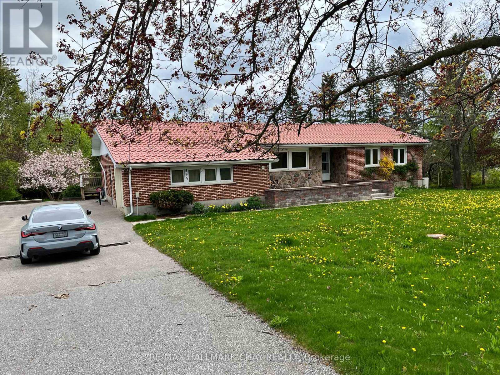 595 Big Bay Point Road E, Barrie (Bayshore), Ontario  L4N 3Z9 - Photo 2 - S13102468