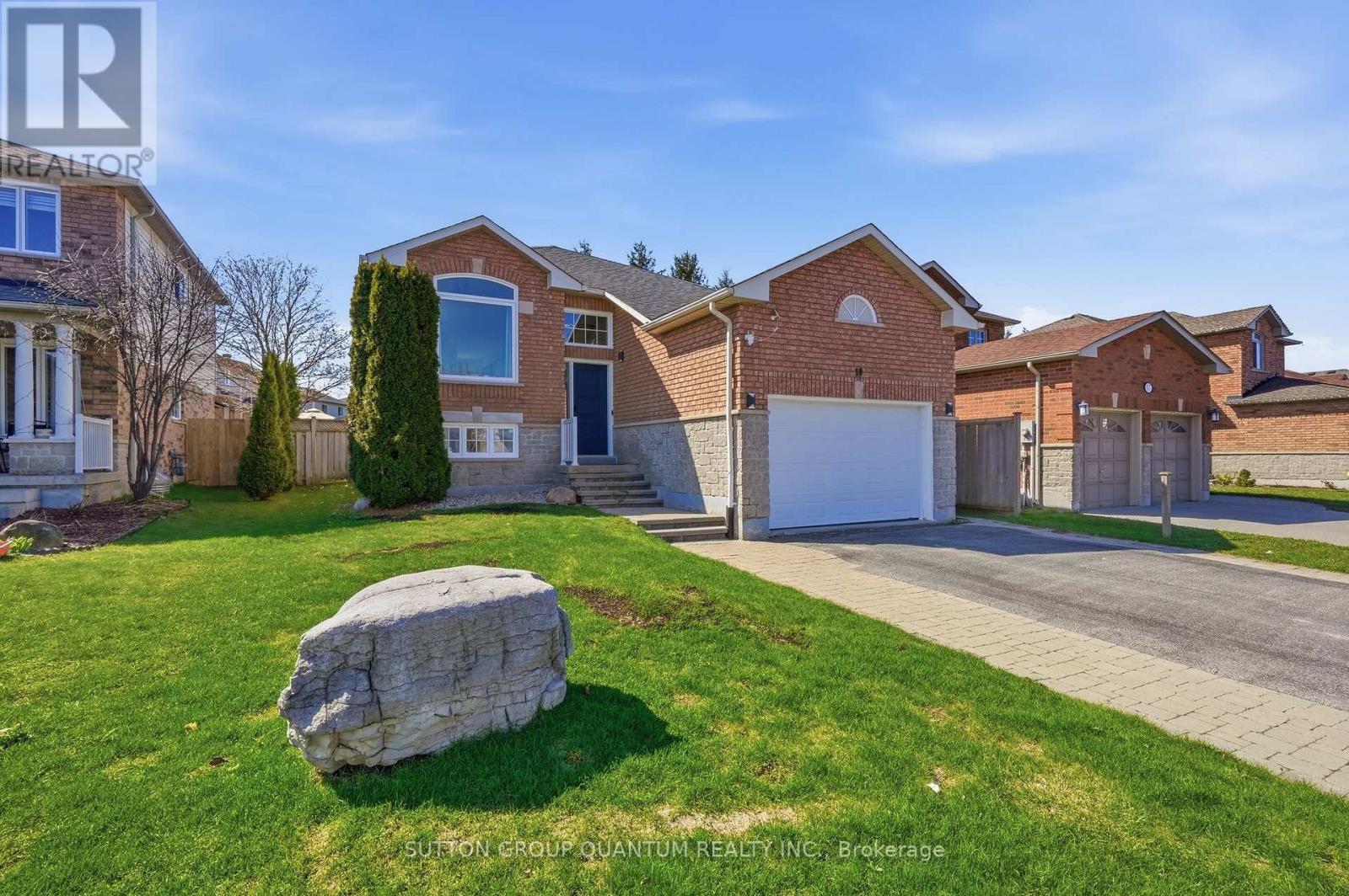 19 Leslie Avenue, Barrie (Holly), Ontario  L4N 9N9 - Photo 2 - S13102550