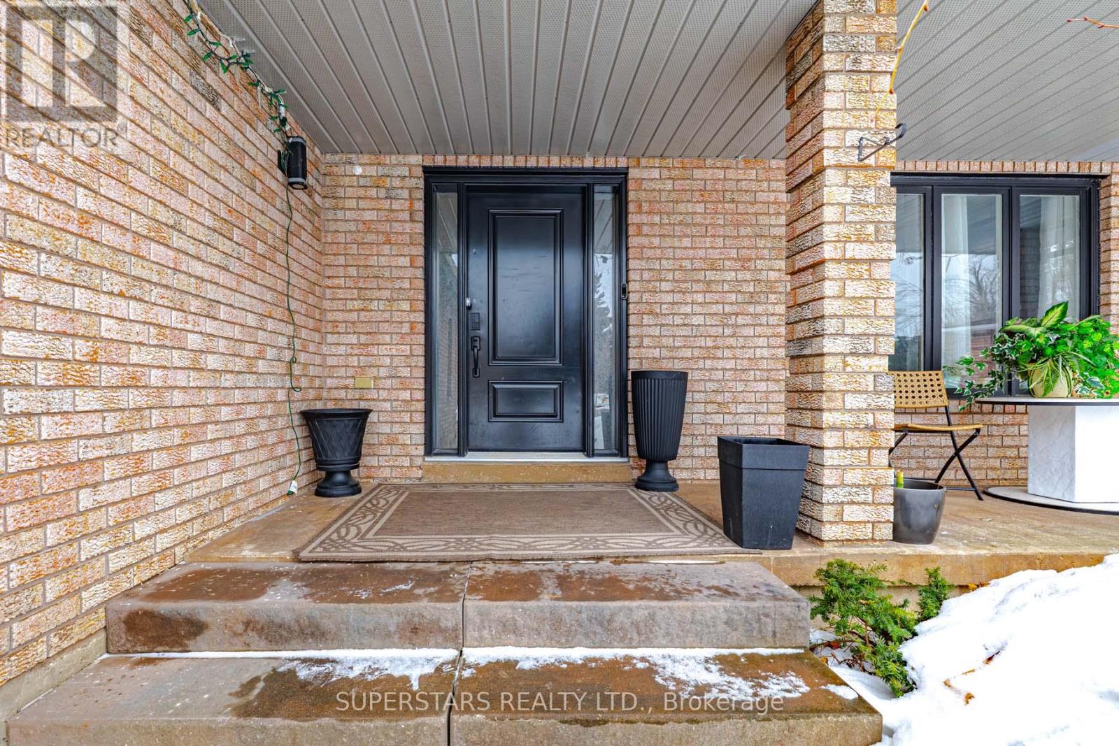 61 Barwick Drive, Barrie, Ontario  L4N 6Z5 - Photo 3 - S13102700
