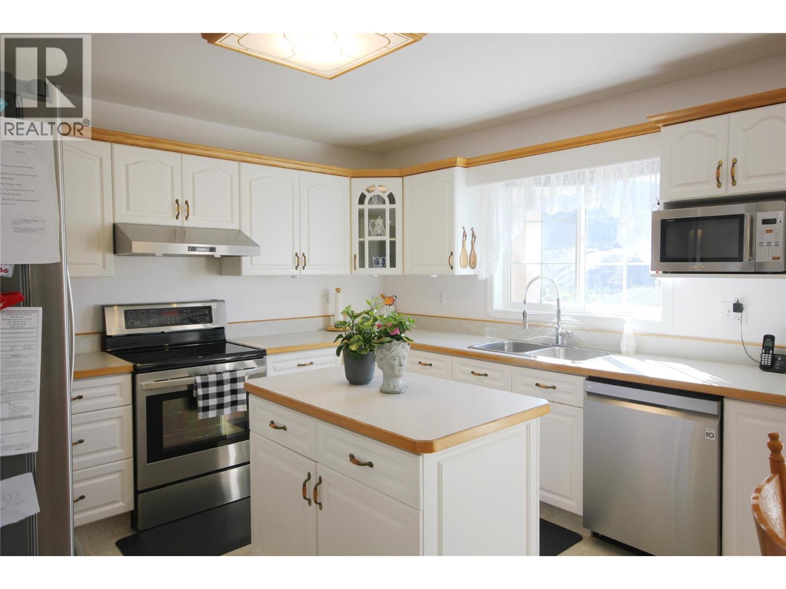 1035 Peachcliff Drive, Okanagan Falls, British Columbia  V0H 1R1 - Photo 4 - 10386676