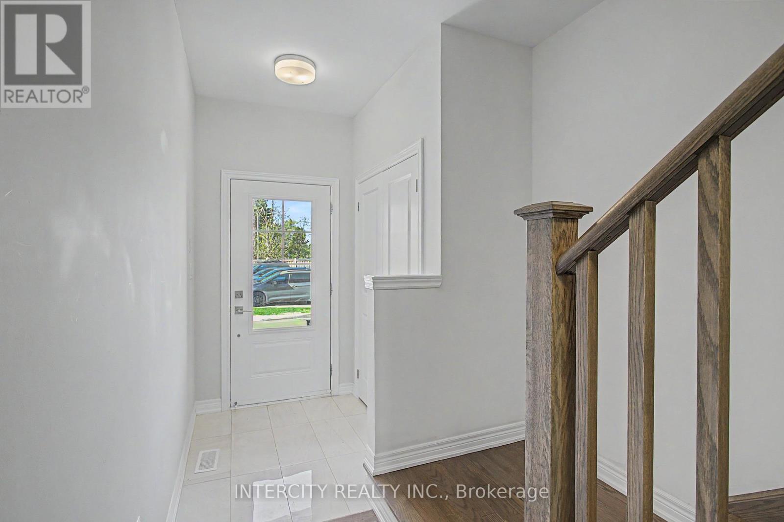 21 Folcroft Street, Brampton, Ontario  L6Y 0B6 - Photo 3 - W13102456