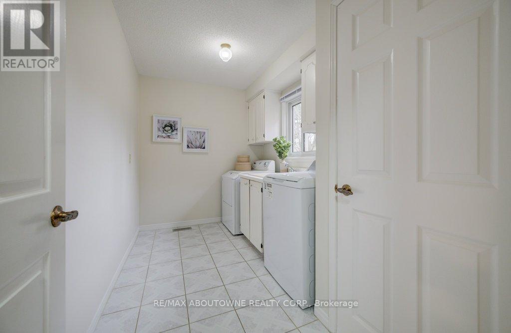 440 Parkridge Crescent, Oakville, Ontario  L6M 1B2 - Photo 21 - W13102578