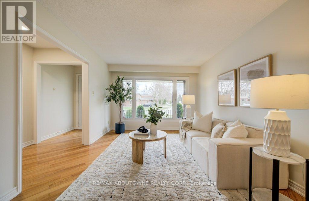 440 Parkridge Crescent, Oakville, Ontario L6M 1B2 - Photo 4 - W13102598