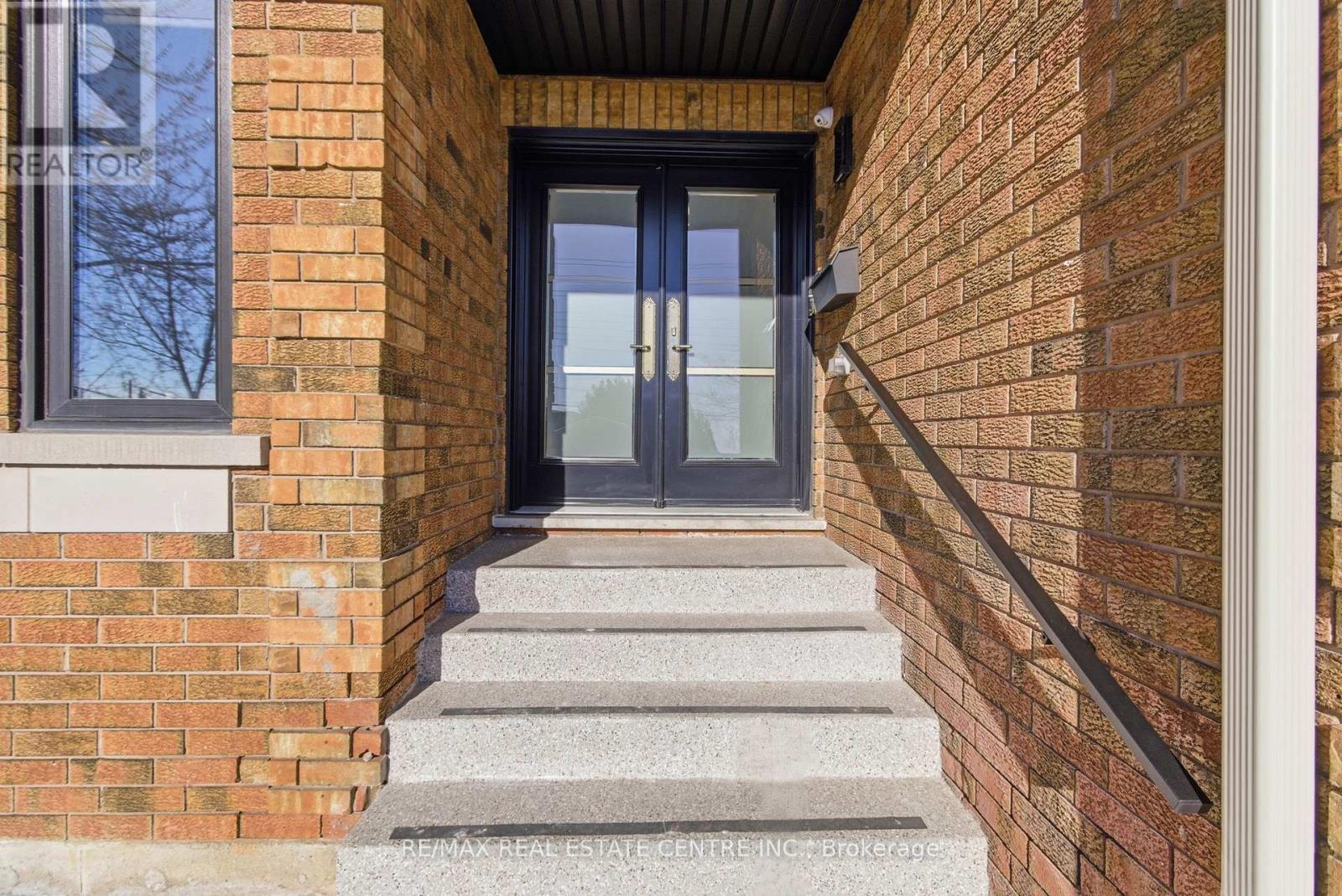 5121 Creditview Road, Mississauga, Ontario  L5V 1R8 - Photo 4 - W13102654