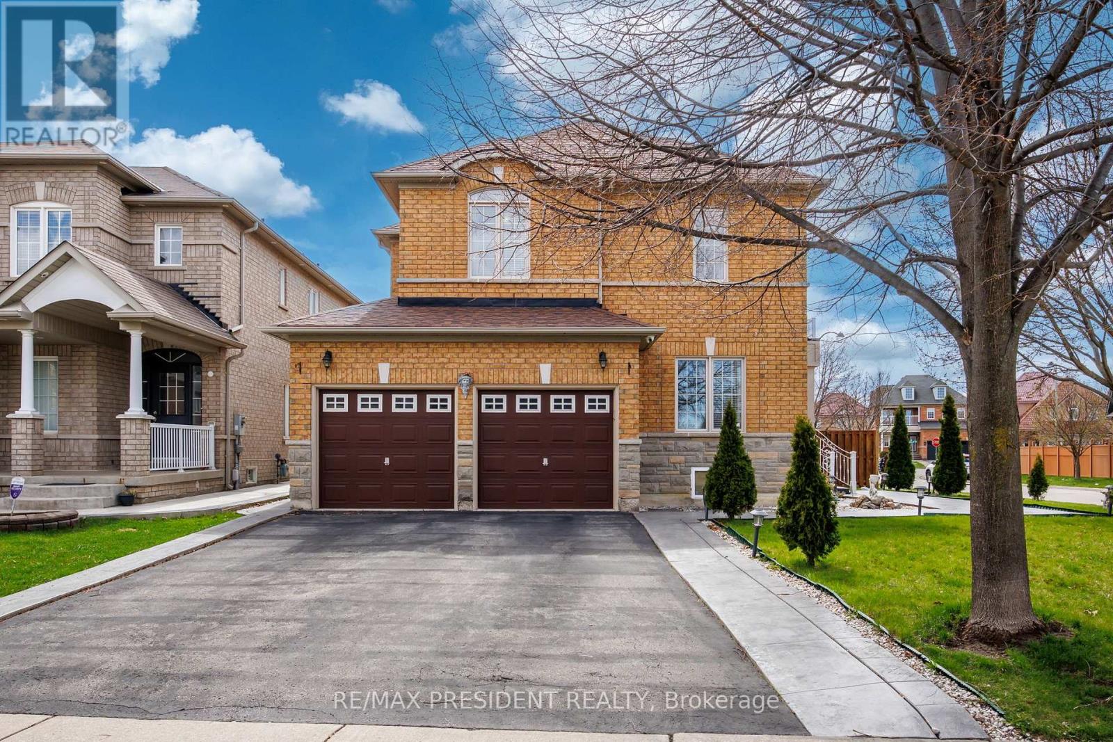 3 Kidbrook Road, Brampton, Ontario  L6P 1Z8 - Photo 2 - W13102694