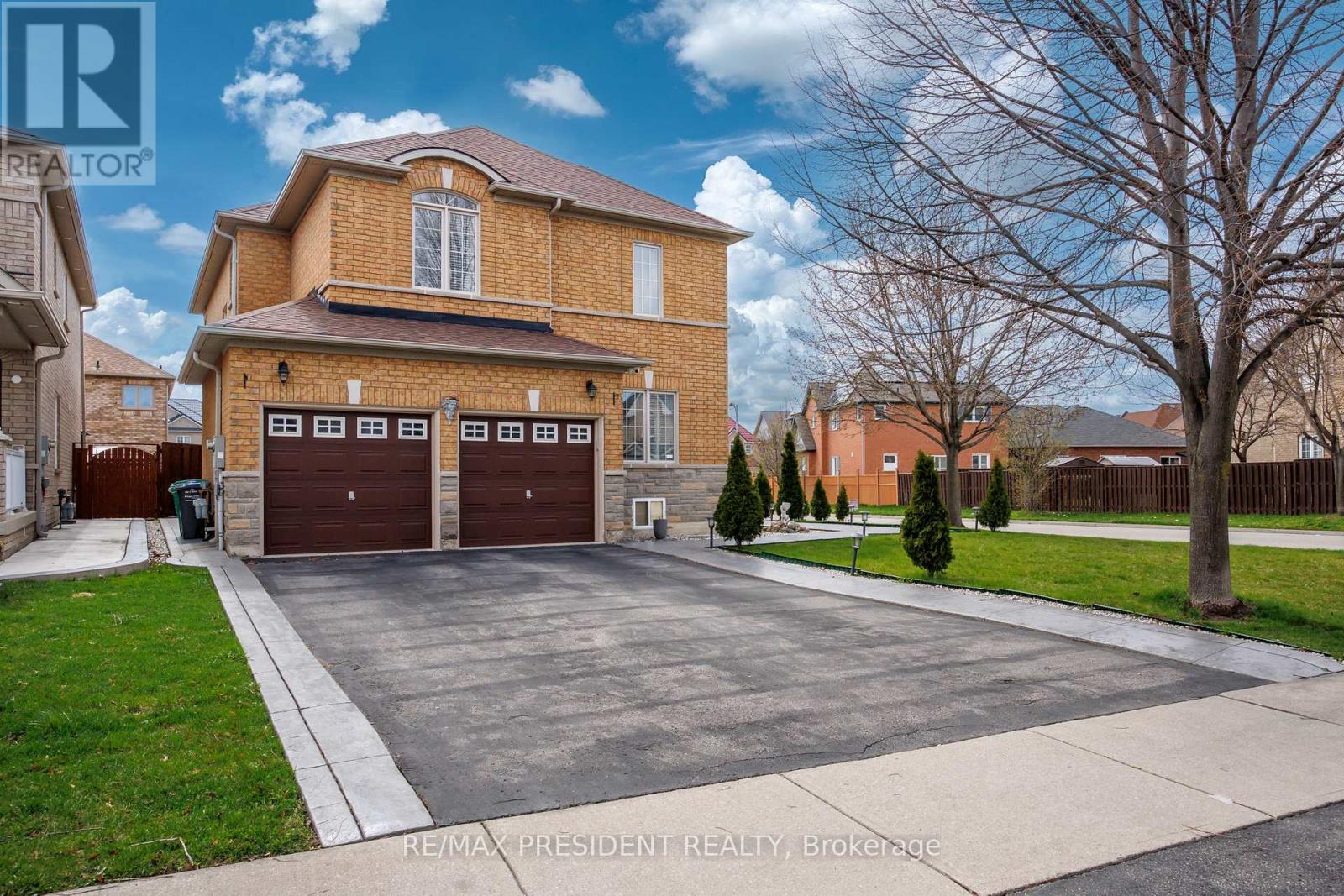 3 Kidbrook Road, Brampton, Ontario  L6P 1Z8 - Photo 3 - W13102694