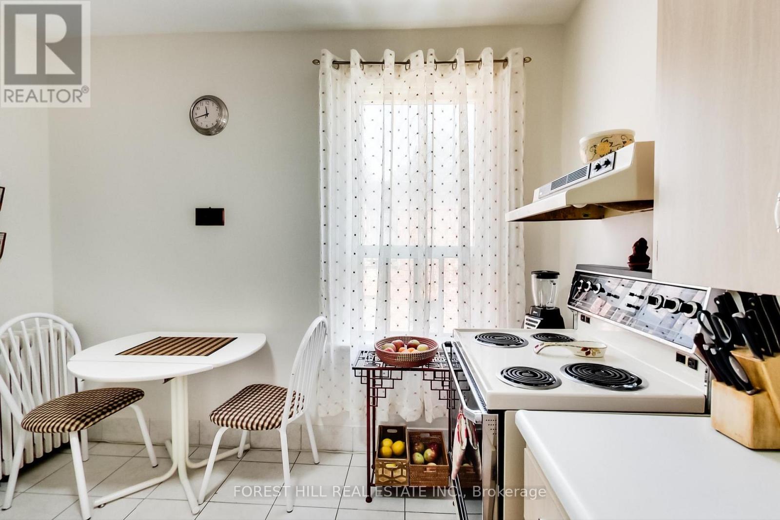 23 Lansdowne Avenue, Toronto, Ontario  M6K 2V7 - Photo 16 - W13102758