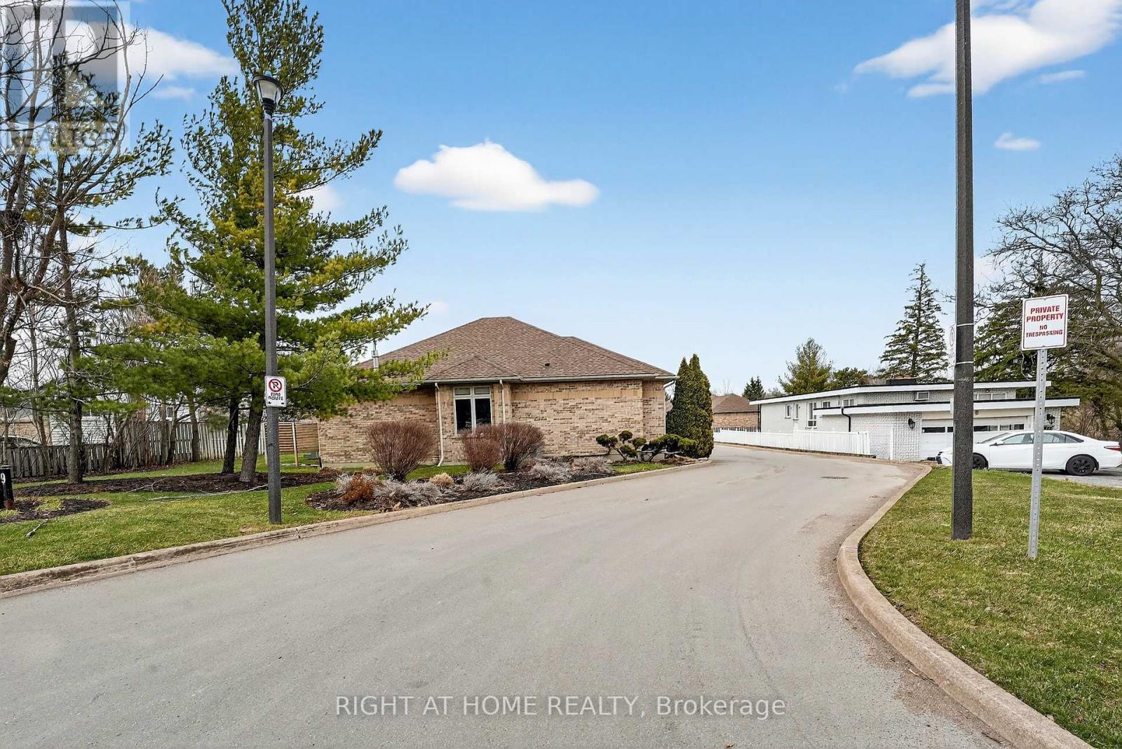 1 - 139 Glendale Avenue, St. Catharines, Ontario  L2T 2K2 - Photo 3 - X13102640