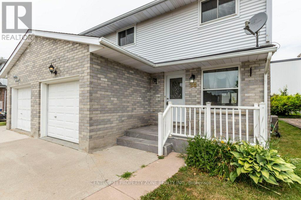 38 Rauch Court, Kitchener, Ontario N2N 3C7 - Photo 2 - X13102680