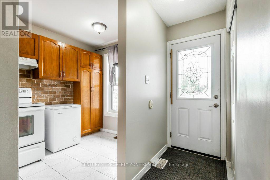 38 Rauch Court, Kitchener, Ontario N2N 3C7 - Photo 3 - X13102680