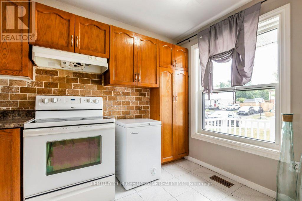 38 Rauch Court, Kitchener, Ontario N2N 3C7 - Photo 4 - X13102680