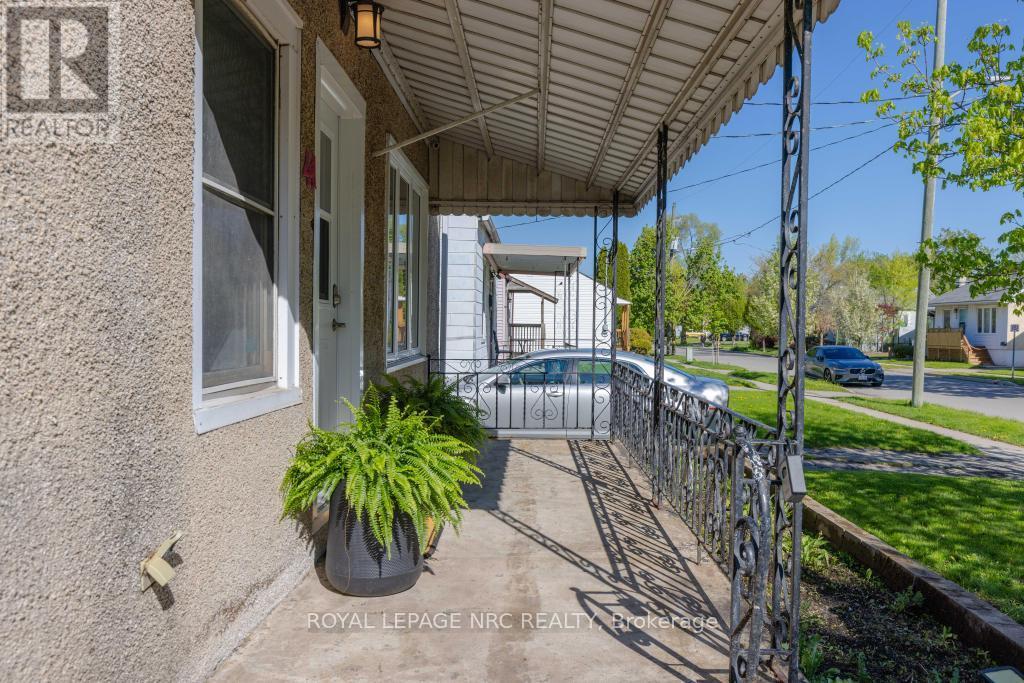 41 Plymouth Avenue, St. Catharines, Ontario  L2R 2X8 - Photo 3 - X13102818