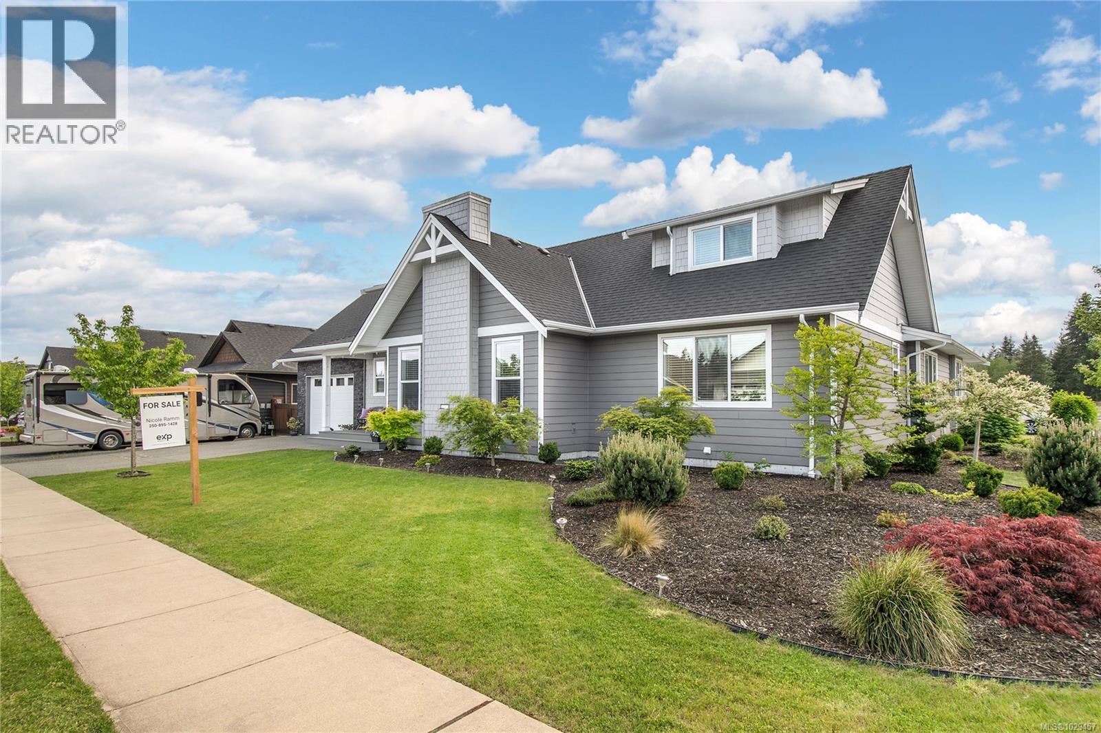 727 Sitka St, Campbell River, British Columbia