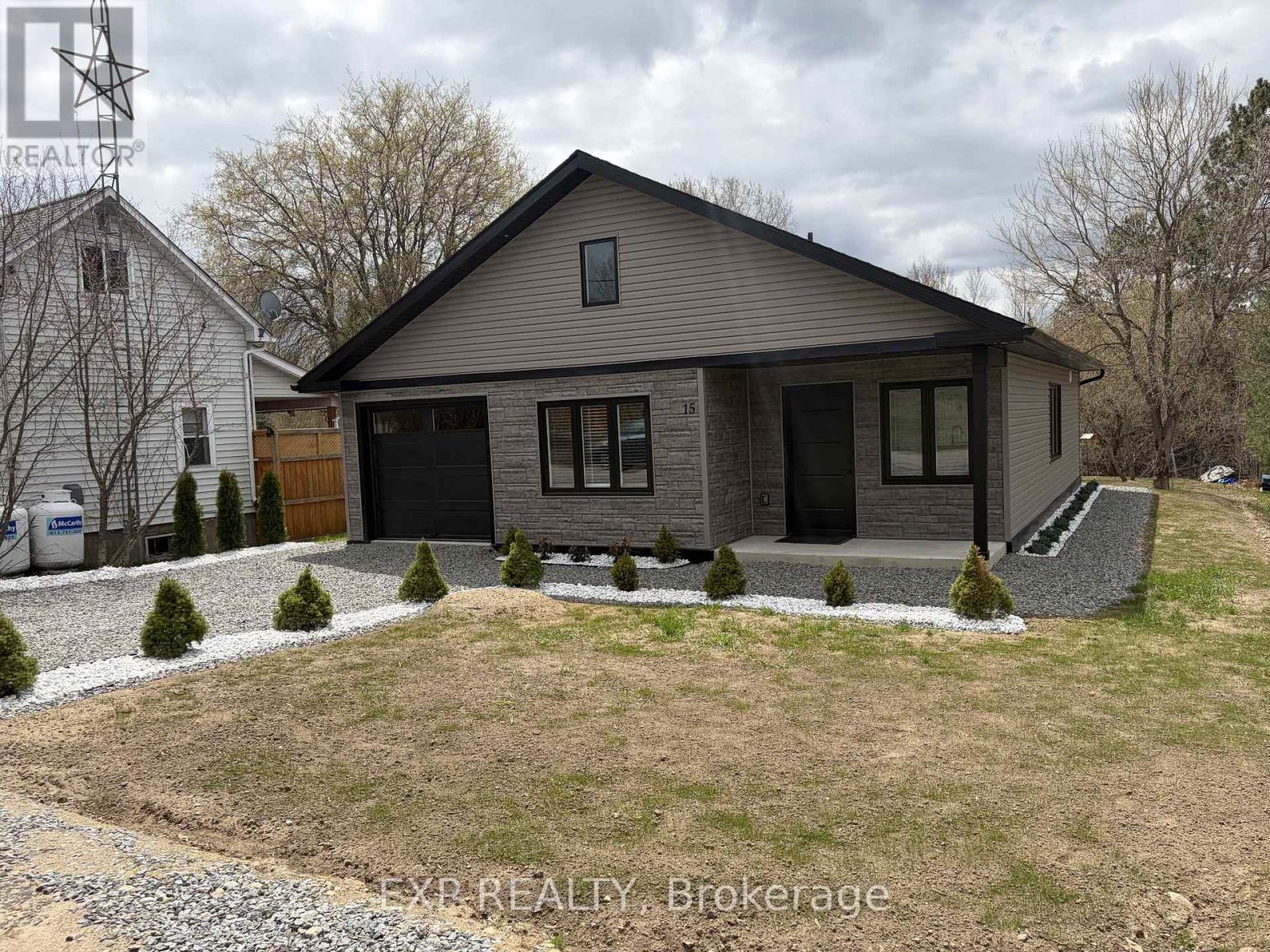 15 Zilney Street, Madawaska Valley, Ontario  K0J 1B0 - Photo 2 - X12956136