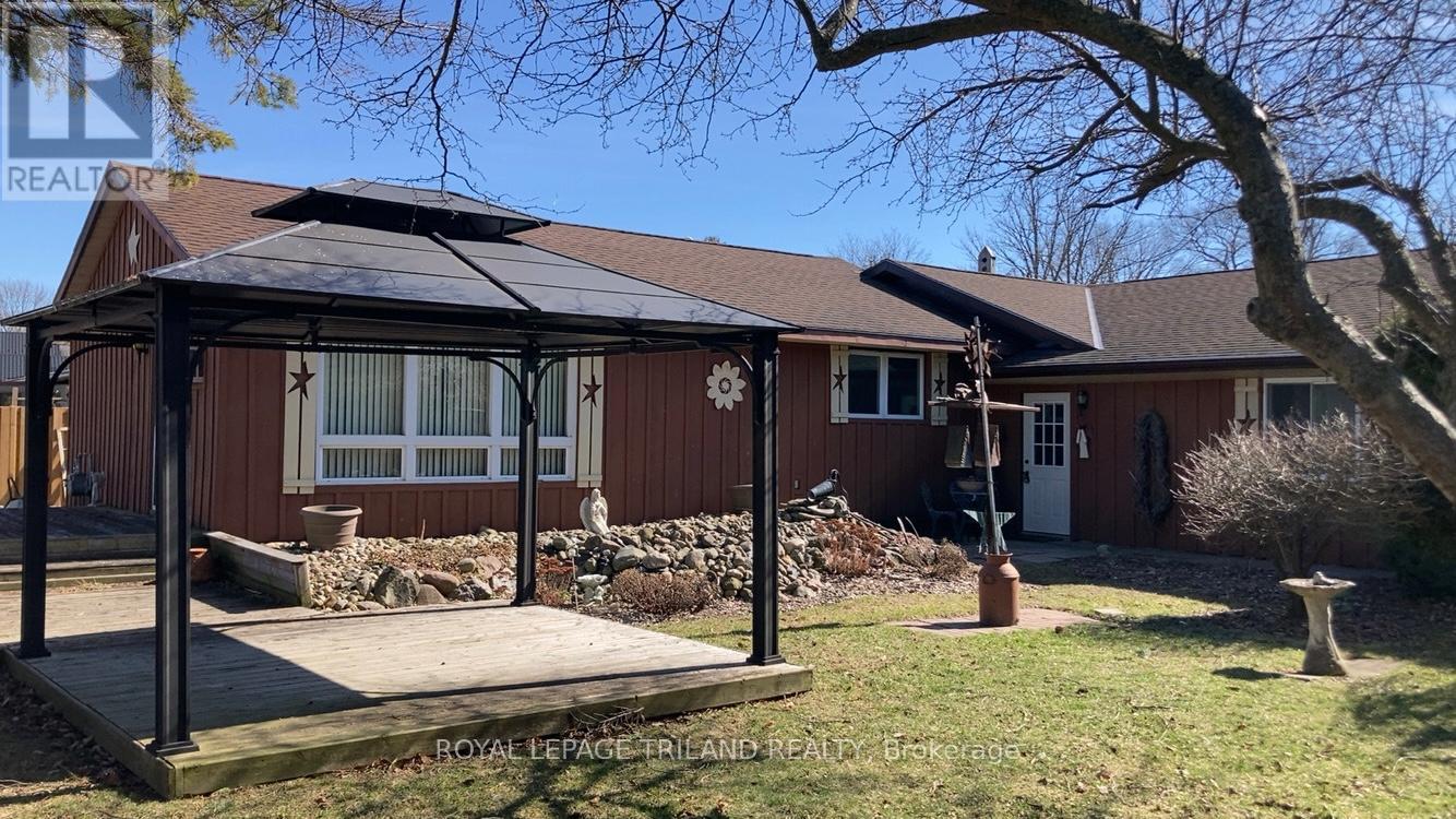 10000 Erie Street, Lambton Shores, Ontario  N0M 2L0 - Photo 2 - X13103004