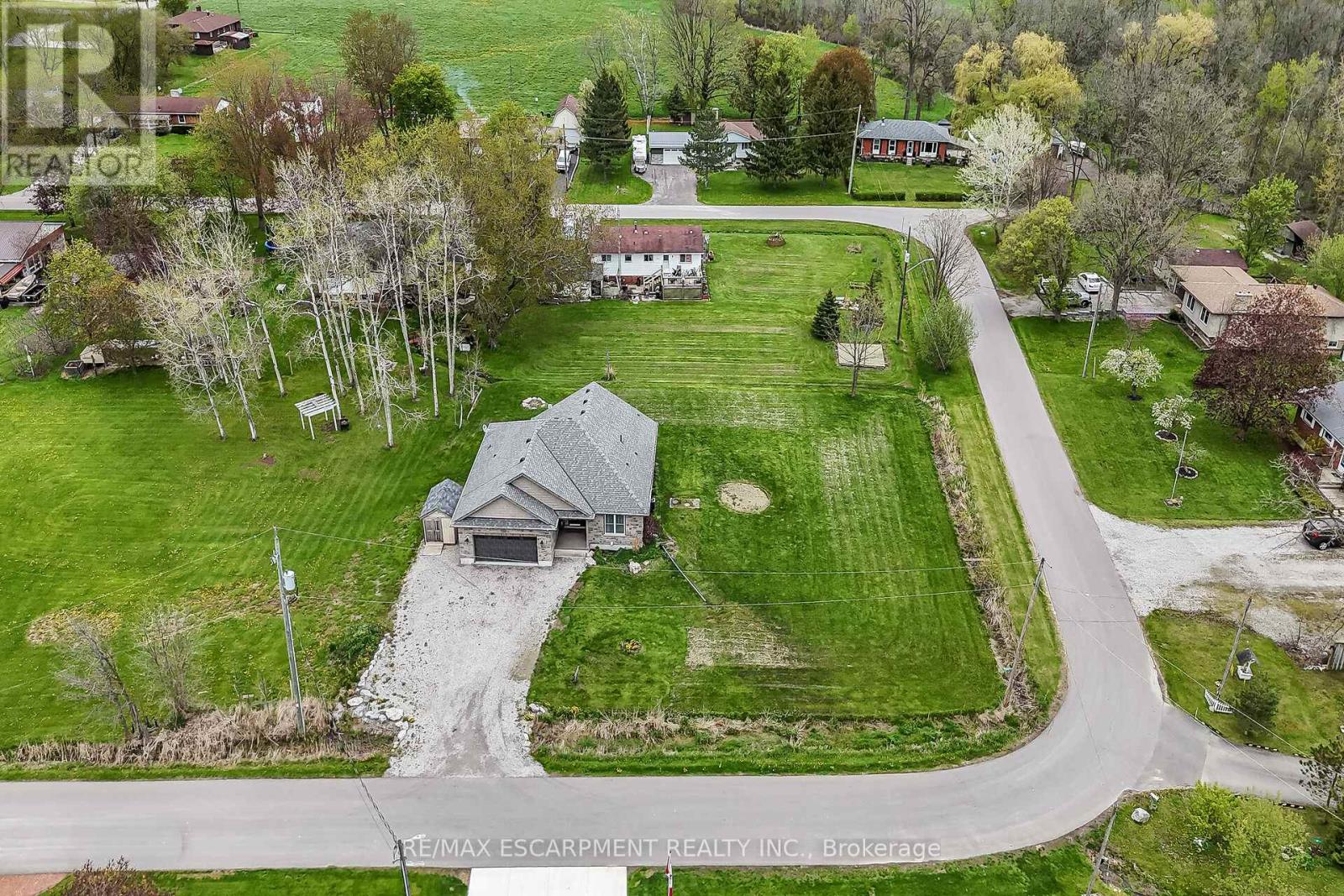 3 Walnut Street, Haldimand, Ontario  N0A 1H0 - Photo 4 - X12855308